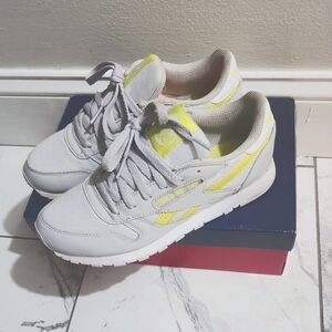 Reebok Sneakers Unisexed - Women 7.5 - Like New